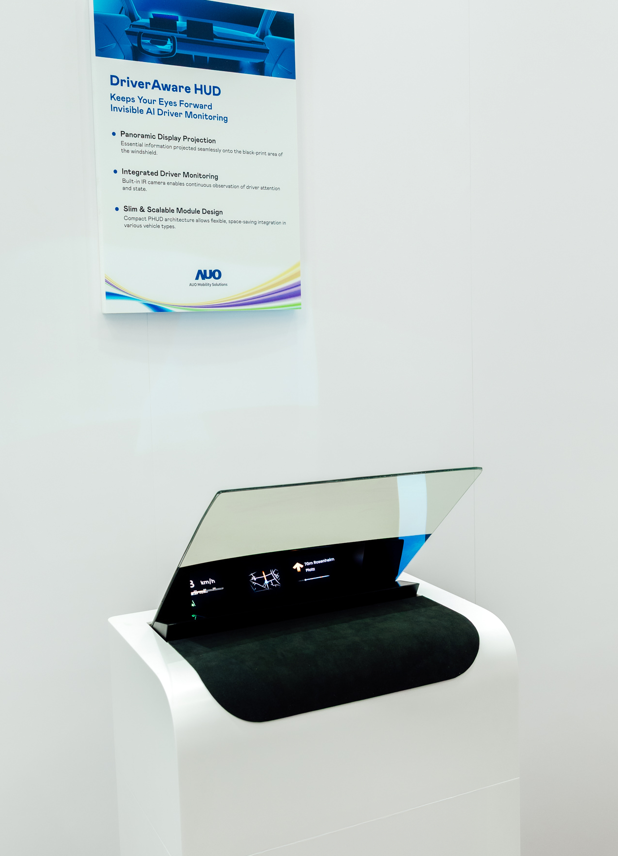 DriverAware HUD结合抬头显示器与隐藏式红外线摄影机，将车速、导航及警示讯息投影于挡风玻璃上，完美对齐驾驶目不离路的视线，同时，透过AI 监控驾驶注意力以提升安全性。